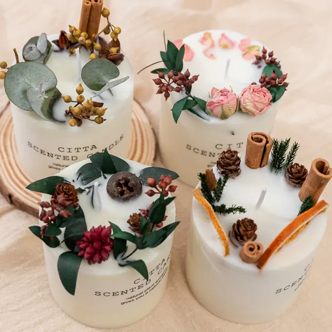 Scented candle set with decorations